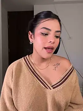 Snapshot of Sara-Evans chatting on 02.06.26 Sara-Evans online show from 02.06.26