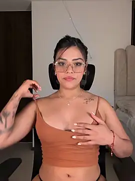 Snapshot of Sara-Evans chatting on 02.20.26 Sara-Evans online show from 02.20.26