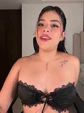 Snapshot of Sara-Evans chatting on 02.26.26 Sara-Evans online show from 02.26.26