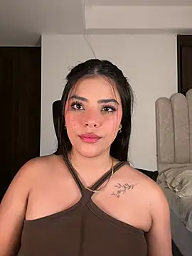 Snapshot of Sara-Evans chatting on 03.03.26 Sara-Evans online show from 03.03.26