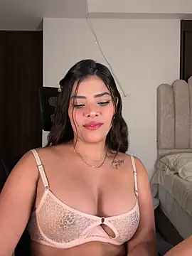 Snapshot of Sara-Evans chatting on 03.04.26 Sara-Evans online show from 03.04.26