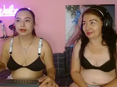 Snapshot of estefania_34 chatting on 10.09.25 estefania 34 online show from 10.09.25
