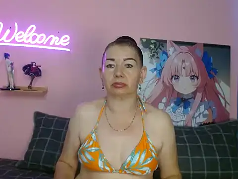Snapshot of estefania_34 chatting on 10.11.25 estefania 34 online show from 10.11.25