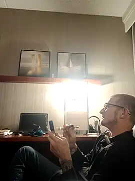 WWGD69 online show from 10.05.25