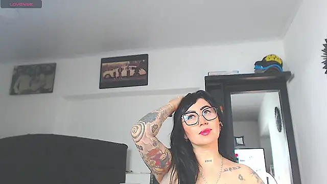 Snapshot of Vicky_hotmilf chatting on 05.01.26 Vicky hotmilf online show from 05.01.26