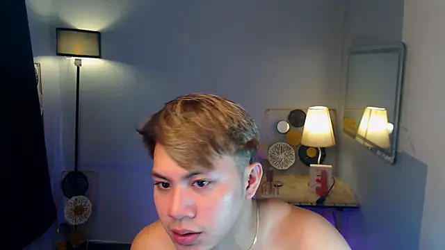 Snapshot of Urfucker_drei chatting on 09.27.25 Urfucker drei online show from 09.27.25