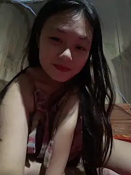 Snapshot of mai-xinh chatting on 10.19.25 mai-xinh online show from 10.19.25