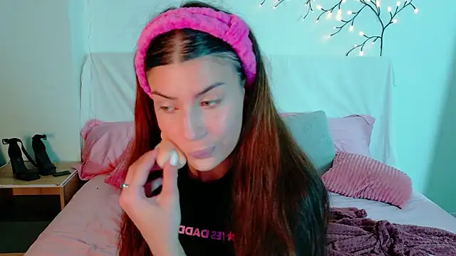 Bella Davis love online show from 12.04.25