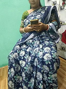 Snapshot of desi_boudi87 chatting on 10.13.25 desi boudi87 online show from 10.13.25