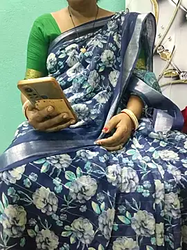 Snapshot of desi_boudi87 chatting on 10.14.25 desi boudi87 online show from 10.14.25