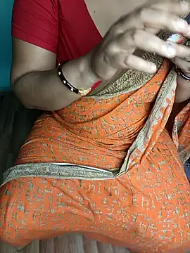 Snapshot of desi_boudi87 chatting on 10.15.25 desi boudi87 online show from 10.15.25