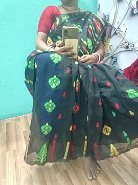 Snapshot of desi_boudi87 chatting on 10.17.25 desi boudi87 online show from 10.17.25