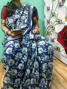 Snapshot of desi_boudi87 chatting on 10.18.25 desi boudi87 online show from 10.18.25