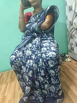 Snapshot of desi_boudi87 chatting on 10.19.25 desi boudi87 online show from 10.19.25