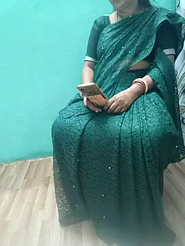 Snapshot of desi_boudi87 chatting on 10.20.25 desi boudi87 online show from 10.20.25