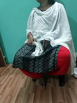 Snapshot of desi_boudi87 chatting on 10.31.25 desi boudi87 online show from 10.31.25