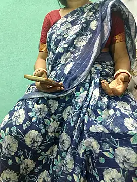 Snapshot of desi_boudi87 chatting on 11.01.25 desi boudi87 online show from 11.01.25