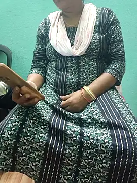 Snapshot of desi_boudi87 chatting on 11.02.25 desi boudi87 online show from 11.02.25