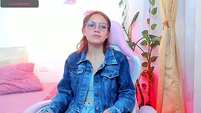 Snapshot of Jade22__ chatting on 09.23.25 Jade22 online show from 09.23.25