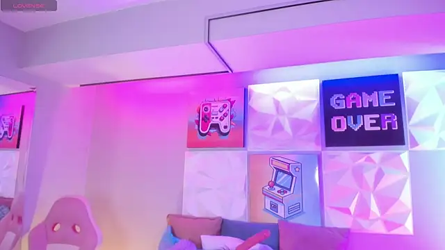 LindaWz  online show from 11.22.25