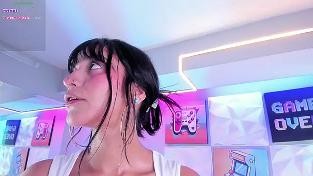 LindaWz  online show from 12.04.25