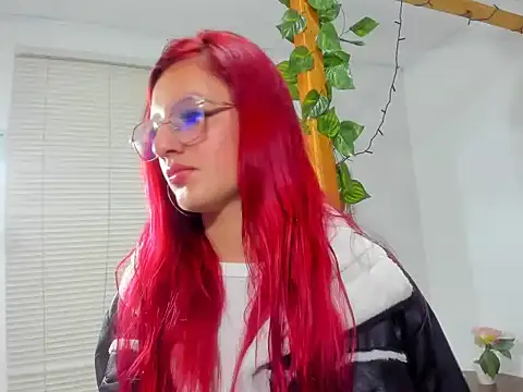 Vaiiolett  online show from 11.25.25