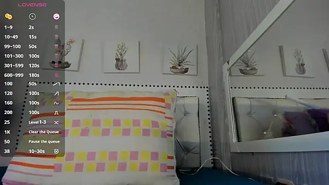 nahomi lil online show from 10.04.25