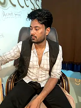 Snapshot of MeekBatgirl chatting on 11.20.25 MeekBatgirl online show from 11.20.25