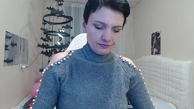 AvaSaturnian online show from 10.13.25