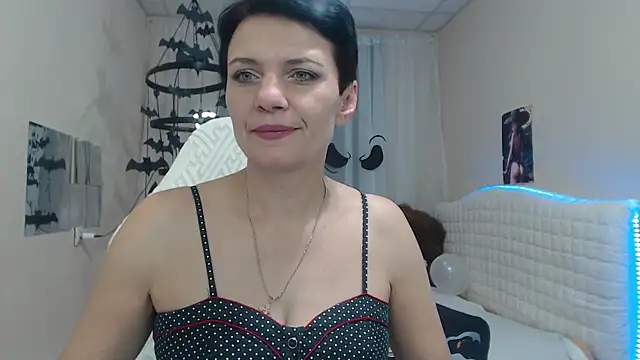 AvaSaturnian online show from 10.17.25