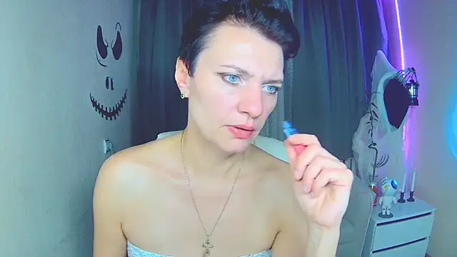 AvaSaturnian online show from 10.29.25