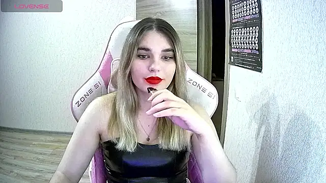 Kris Moss online show from 10.27.25