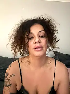 caramelandCurls online show from 11.05.25