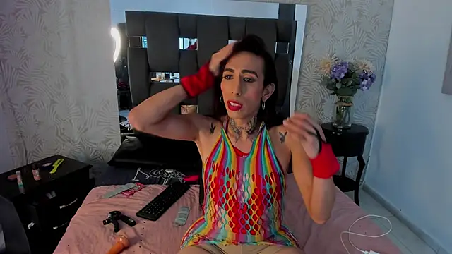 Snapshot of MissDiabla_ chatting on 10.29.25 MissDiabla online show from 10.29.25