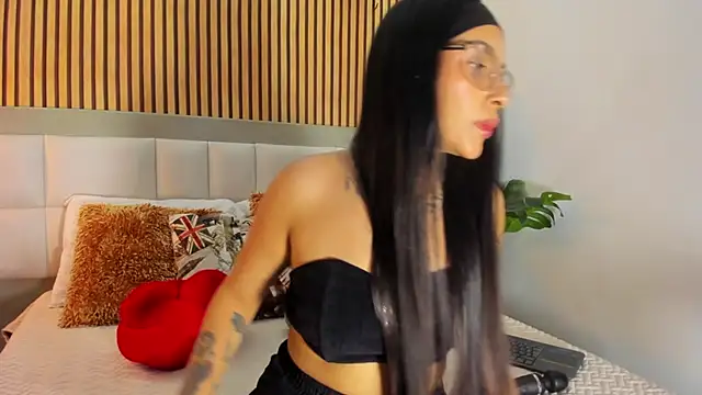 Roseaurora online show from 09.16.25