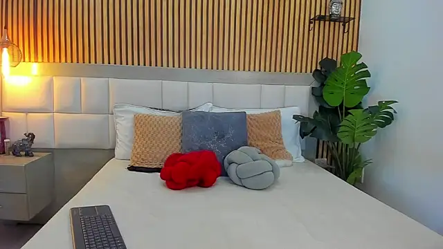 Roseaurora online show from 11.07.25