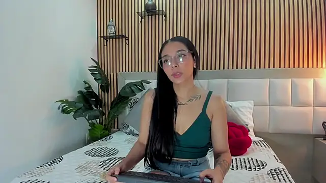 Roseaurora online show from 12.03.25