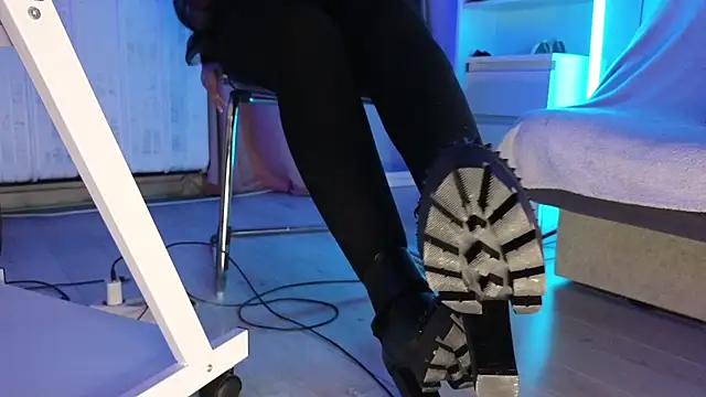 CruelSiren online show from 10.29.25