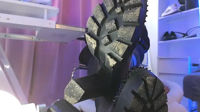 CruelSiren online show from 11.18.25