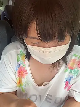 Snapshot of hanachan_001 chatting on 10.02.25 hanachan 001 online show from 10.02.25