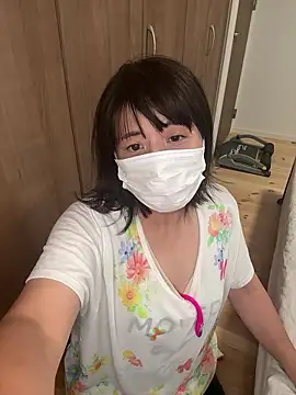 Snapshot of hanachan_001 chatting on 10.22.25 hanachan 001 online show from 10.22.25