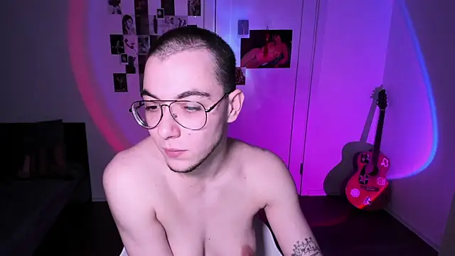 Snapshot of tyler_bergg chatting on 10.23.25 tyler bergg online show from 10.23.25