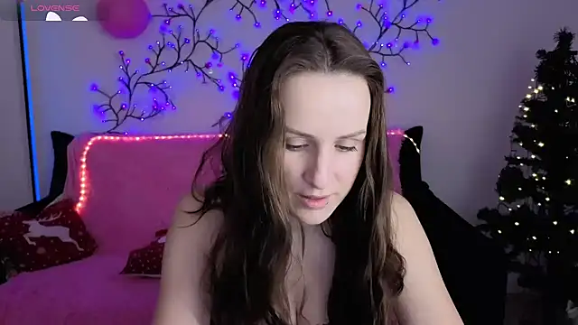 Julia Lia online show from 11.26.25