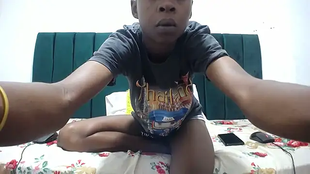 SweetSlenderChoc online show from 01.12.26