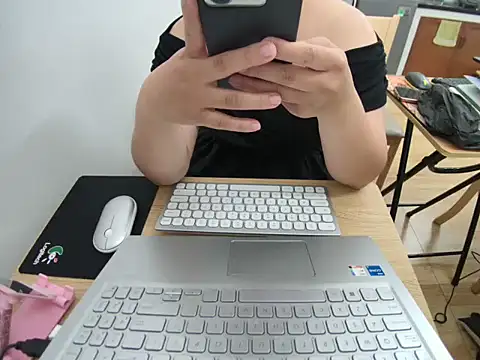 Hana Mina online show from 09.25.25