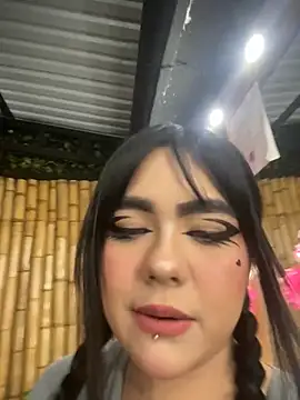 jasmincollin  online show from 11.22.25