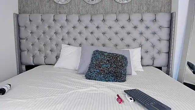 NahomyAngel online show from 10.20.25