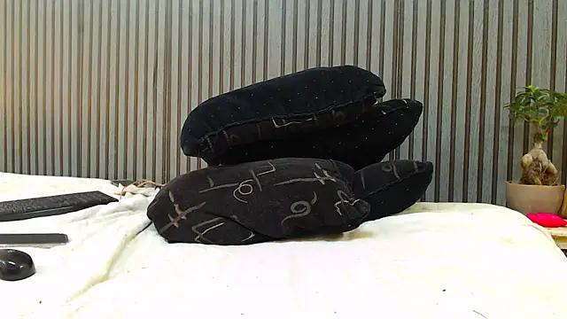 ROYALASS25 online show from 03.31.26