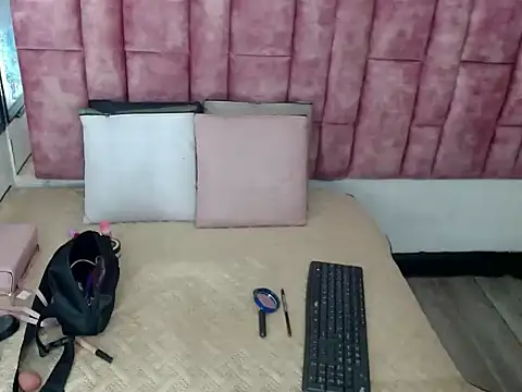 Snapshot of Penelopee_Rouse chatting on 10.29.25 Penelopee Rouse online show from 10.29.25