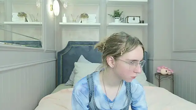 Beverly Gomes online show from 09.12.25